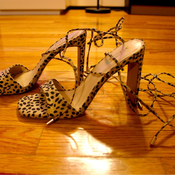 New Forever 21 cheetah print strappy heels - Picture 2 of 2